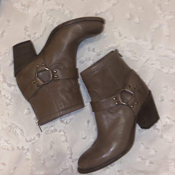 Like New🌟 Frye tabitha harness boot short grey - Picture 7 of 11